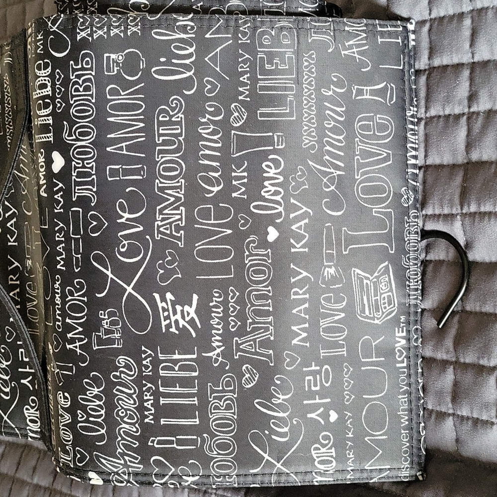 Mary Kay 4 bag rolled travel case with hanging hook - never used